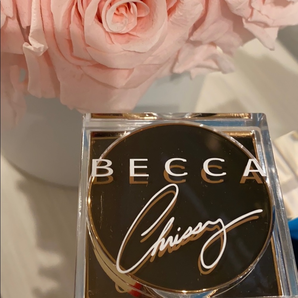 BECCa x Chrissy loose highlighter